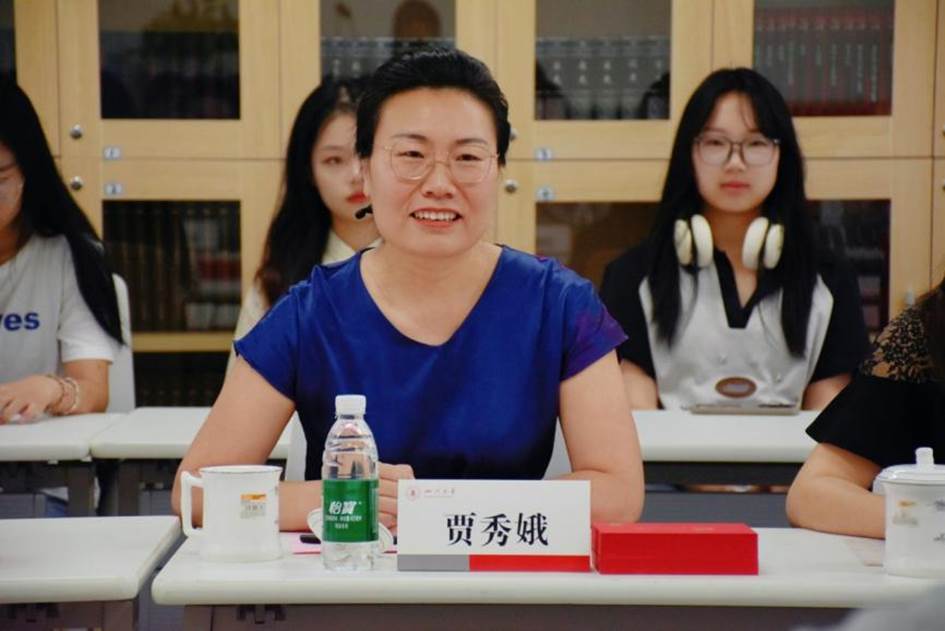 新葡萄88805官网教育基金会副秘书长贾秀娥发言